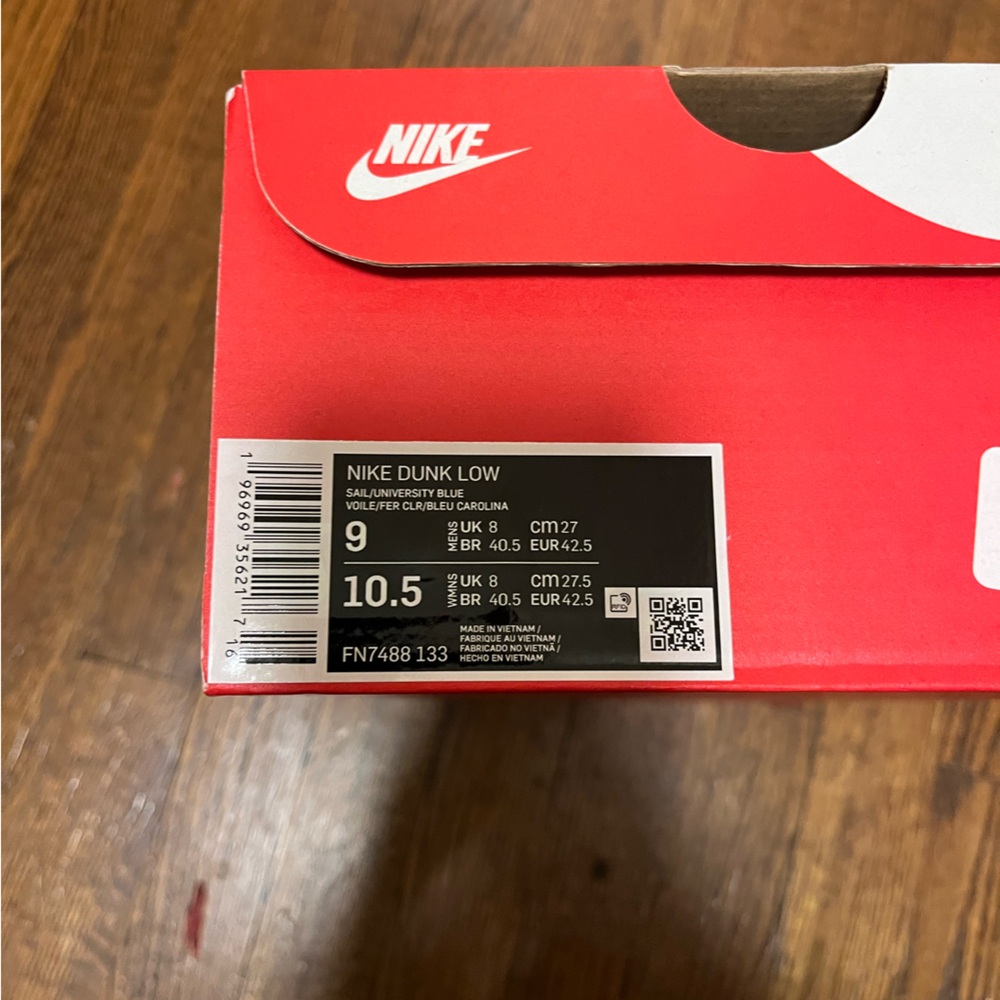 Nike Dunks - Picture 4 of 4